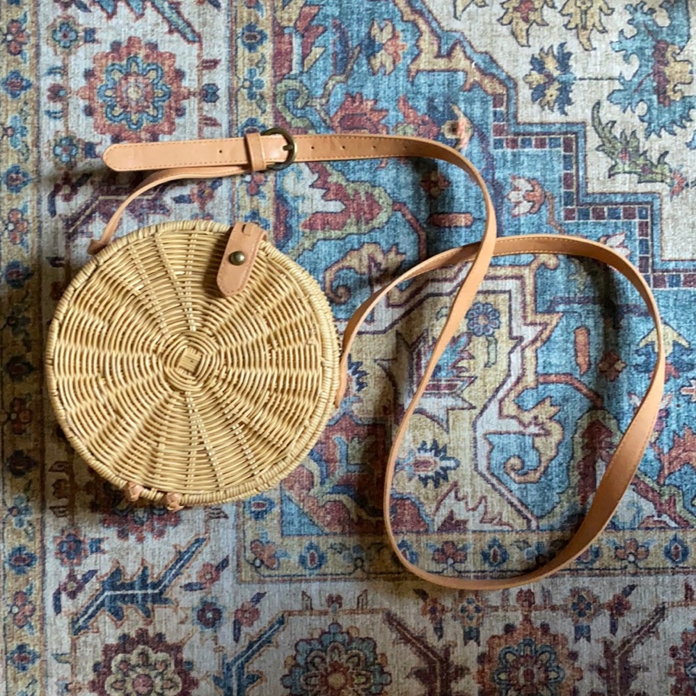 Universal Thread Women’s Rattan Crossbody